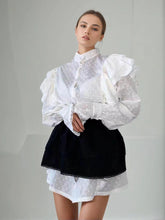 Robe courte à volants larges et manches longues Pearl Row